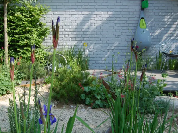 SUDS-garden Brick Wall Watering Can